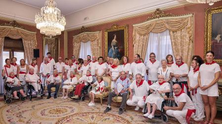 Fotos de la recepción a los mayores en el Ayuntamiento
