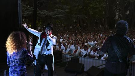 Concierto de la Orquesta Mondragón en la plaza de la Cruz