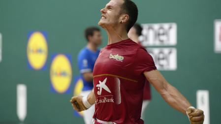 Unai Laso celebra exultante la victoria