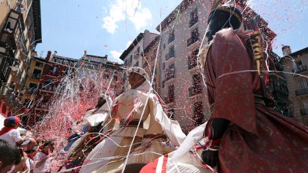 El tradicional baile de despedida de los gigantes