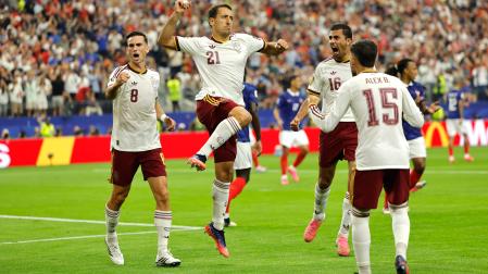 Mikel Oyarzabal celebra su gol de penalti contra Francia