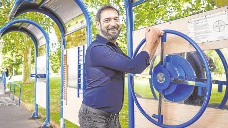 Pere Estupinyà, en una sección del parque de Doña Casilda (Bilbao) destinada a actividades físicas para mayores