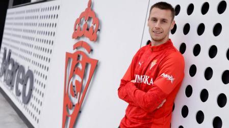 Jonathan Dubasin, en Mareo, la ciudad deportiva del Sporting.