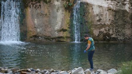 Un agente de la Guardia Civil, en la zona donde ocurrió el suceso