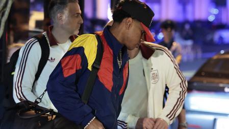 Lamine Yamal a su llegada al hotel de concentración en Nueva York