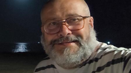 Javier Armentia, fotografiado en la playa de Vera.