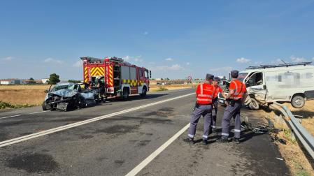 Tres heridos, uno de ellos muy grave, tras colisionar un coche y una furgoneta en Cintruénigo