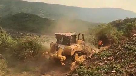 Trabajos de perimetraje en Petilla de Aragón ante la proximidad de los incendios de Aragón