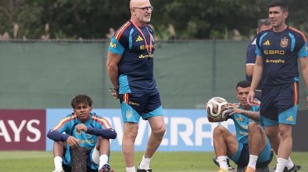 El seleccionador español, Luis de la Fuente, durante un entrenamiento de este jueves 16 de julio en Nueva Yersey