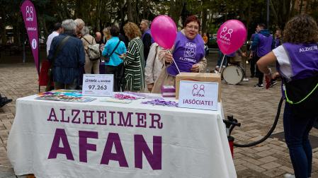 Fiesta por el Día Mundial del Alzhéimer, en la Plaza de la Cruz de Pamplona, en septiembre de 2024.