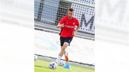 Jonathan Dubasin, en una sesión esta semana con el Sporting de Gijón