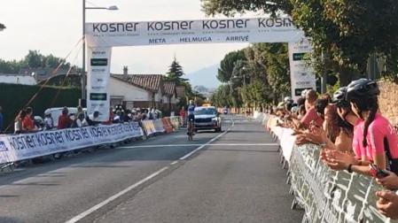 Náxara Odriozola gana la Vuelta a Pamplona