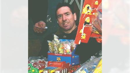 Prudencio Catalán, en su quiosco