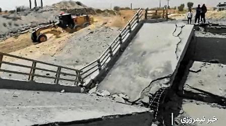La televisión iraní muestra los daños en los puentes y carreteras que unen el sur de Irán y Teherán
