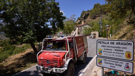 Imagen de un camión de bomberos en Petilla de Aragón