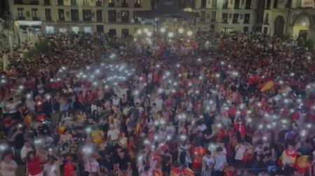 Tudela anima a la selección desde la plaza de los Fueros
