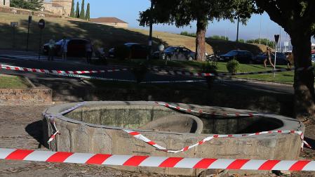 La fuente, colapsada