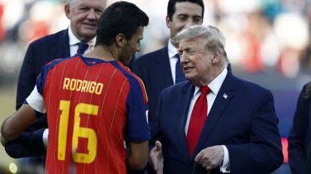 Donald Trump saluda a Rodri tras la victoria española