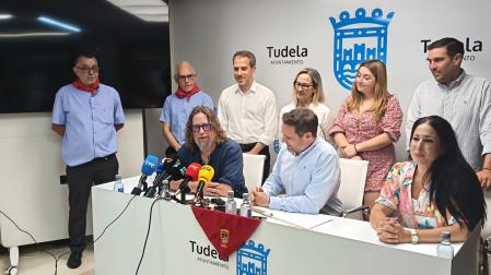 Diego Ramírez, sentado a la izquierda