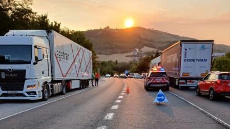 Punto de la PA-30 en el que se están produciendo las retenciones tras el accidente de dos coches y un camión