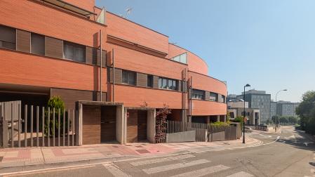 Exclusiva vivienda adosada con jardín en Beloso Alto