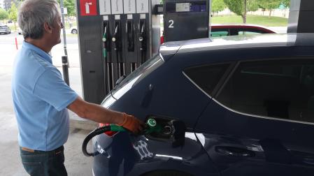 El precio de la gasolina se sitúa por debajo del gasóleo