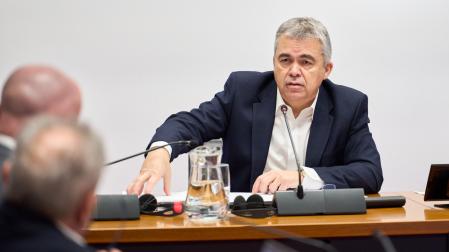 Santos Cerdán, durante su comparecencia el pasado febrero en la comisión de investigación del Parlamento de Navarra