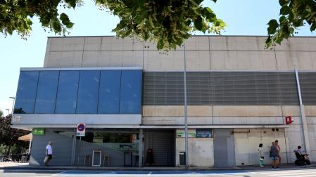 Exterior del polideportivo municipal de Estella.