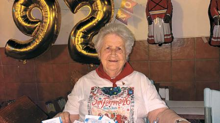 Pilar Tabar Azcárate (Cortés, 1934) en su 92 cumpleaños, el pasado 10 de julio con sus ‘regalos de cumpleaños’.