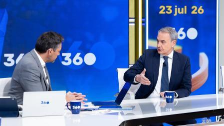 El expresidente del Gobierno José Luis Rodríguez Zapatero durante la entrevista de este jueves en RTVE