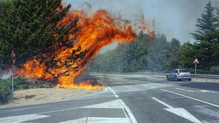 incendio entre Salinas de Pamplona y Esquíroz