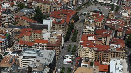 *A: JOSE CARLOS CORDOVILLA *F: 09-07-2026 *P: *L: PAMPLONA *T: FOTOS AEREAS PAMPLONA DESDE HELICOPTERO POLICIA NACIONAL EN SAN FERMIN. CARLOS III Y PLAZA DEL CASTILLO