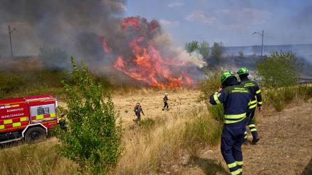 Fotos del incendio entre Salinas de Pamplona y Esquíroz