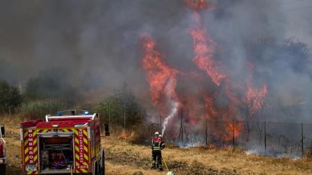 Fotos del incendio entre Salinas de Pamplona y Esquíroz