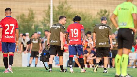 Rosier se marcha del campo lesionado
