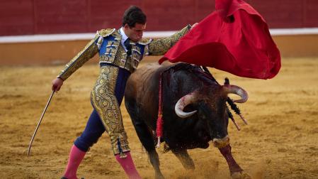 Los diestros Andrés García, Miguel Serrano e Ignacio Candelas se enfrentaron a los novillos de la ganadería Marcos Núñez para