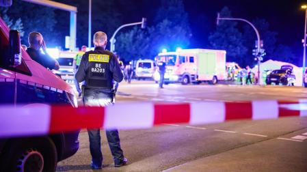 Efectivos de policía, en el lugar del atropello