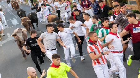 Fotos del tercer encierro de fiestas de Tudela 2026