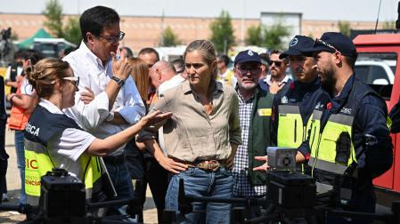 La ministra de Transición Ecológica y Reto Demográfico Sara Aagesen y el ministro para la Transformación Digital y de la Función Pública Óscar López, en el puesto de mando avanzado de Navalcarnero (Madrid), desde donde se hace seguimiento de los graves incendios en la Comunidad de Madrid, Toledo y Ávila