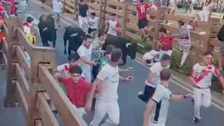 Vídeo del cuarto encierro de fiestas de Tudela 2026 en el tramo de la avenida Zaragoza