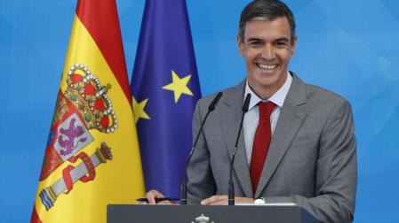 Pedro Sánchez, sonriente durante su comparecencia para hacer balance del curso político