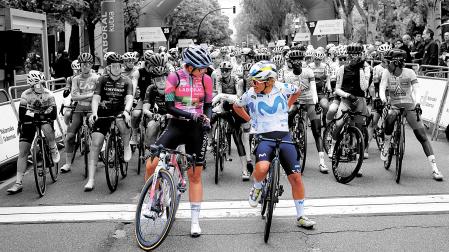 Idoia Eraso, a la izquierda, y Paula Ostiz, a la derecha, las dos navarras del Tour 2026 en la salida de la Navarra Womens Classic 2026