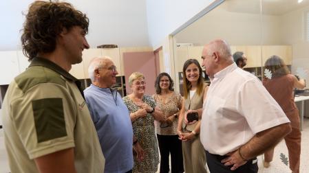 El consejero de Desarrollo Rural y Medio Ambiente, José Mari Aierdi, visita el nuevo edificio de recursos forestales de Guarderío de Medio Ambiente en Irurtzun