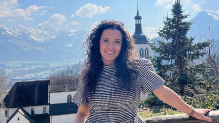 La arquitecta pamplonesa Marta Hernández Aldaz, en Lausana, donde investiga la relación entre la arquitectura y la industria relojera histórica en la EPFL.