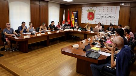 La corporación al completo en el pleno celebrado este miércoles por la tarde en Estella