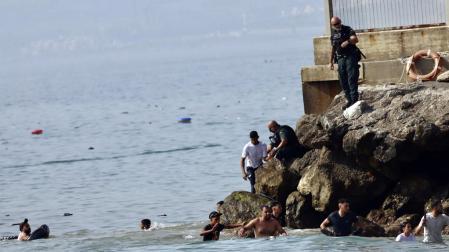 Fotos de la llegada de inmigrantes a la costa de Ceuta