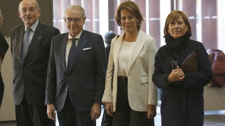 De izquierda a derecha, los expresidentes Juan Cruz Alli, Miguel Sanz, Yolanda Barcina y Uxue Barkos, en noviembre de 2019, en un acto con motivo de la entrega de la Medalla de Oro de la CEN a Manuel Torres, ya fallecido.