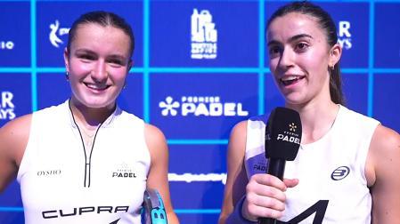 Martina Calvo y Claudia Fernández en la entrevista tras plantarse en las semifinales del Pretoria P1