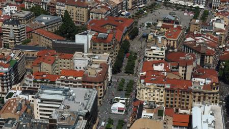 *A: JOSE CARLOS CORDOVILLA *F: 09-07-2026 *P: *L: PAMPLONA *T: FOTOS AEREAS PAMPLONA DESDE HELICOPTERO POLICIA NACIONAL EN SAN FERMIN. CARLOS III Y PLAZA DEL CASTILLO