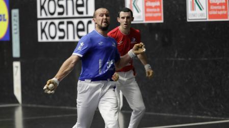 Elordi golpea en presencia de Altuna en Oiartzun.